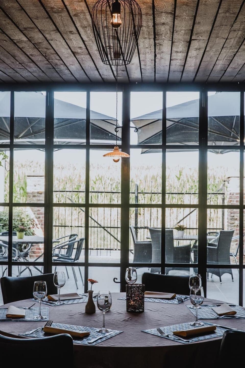 Lunch and dinner served