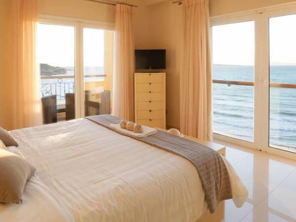 Panoramic Suite, Sea View | Premium bedding, down comforters, pillowtop beds, minibar