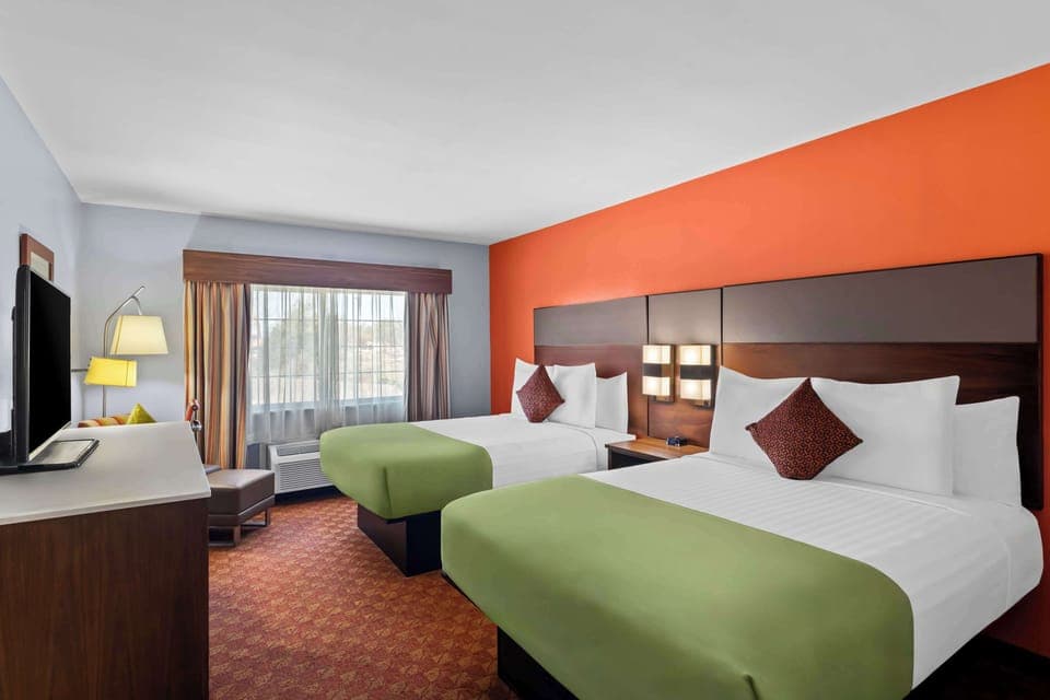 Standard Room, 2 Queen Beds, Non Smoking, Microwave | Premium bedding, pillowtop beds, desk, laptop workspace