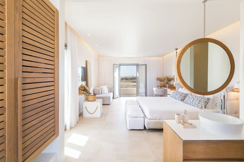 Sea View Suite with Outdoor Hot Tub | Minibar, in-room safe, desk, soundproofing