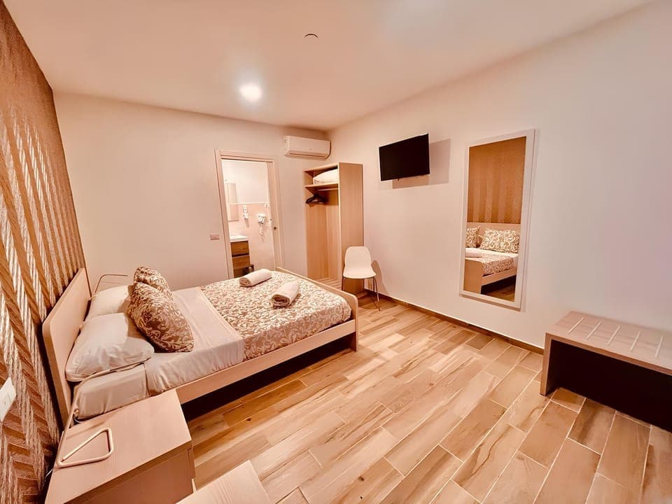 Double Room, Garden View | Desk, laptop workspace, soundproofing, free WiFi