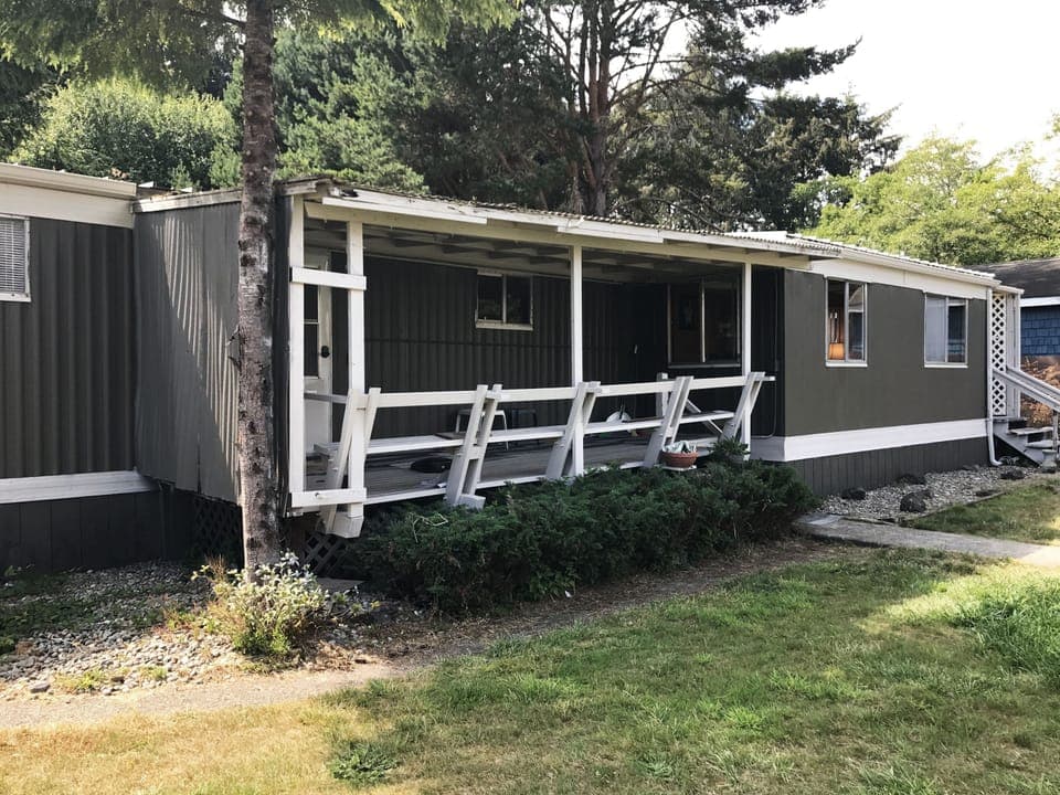 Guest house with front porch/sitting area