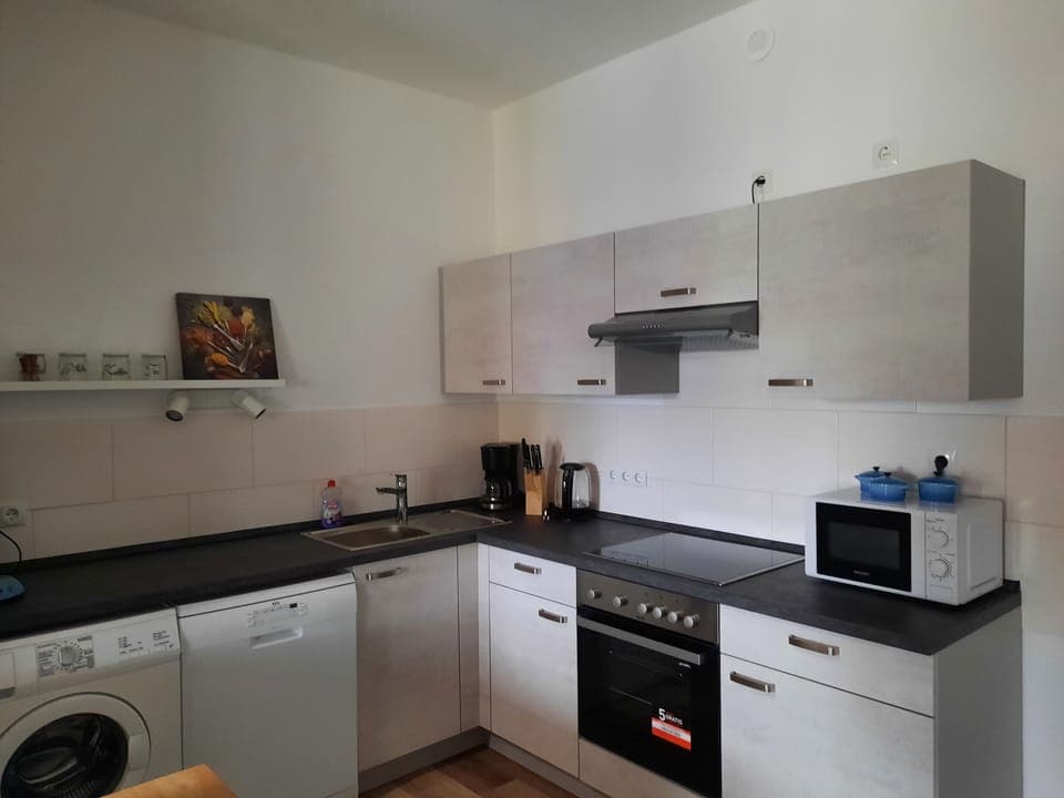 Apartment, 2 Bedrooms, Kitchen, Garden View | Private kitchen | Fridge, stovetop, cookware/dishes/utensils