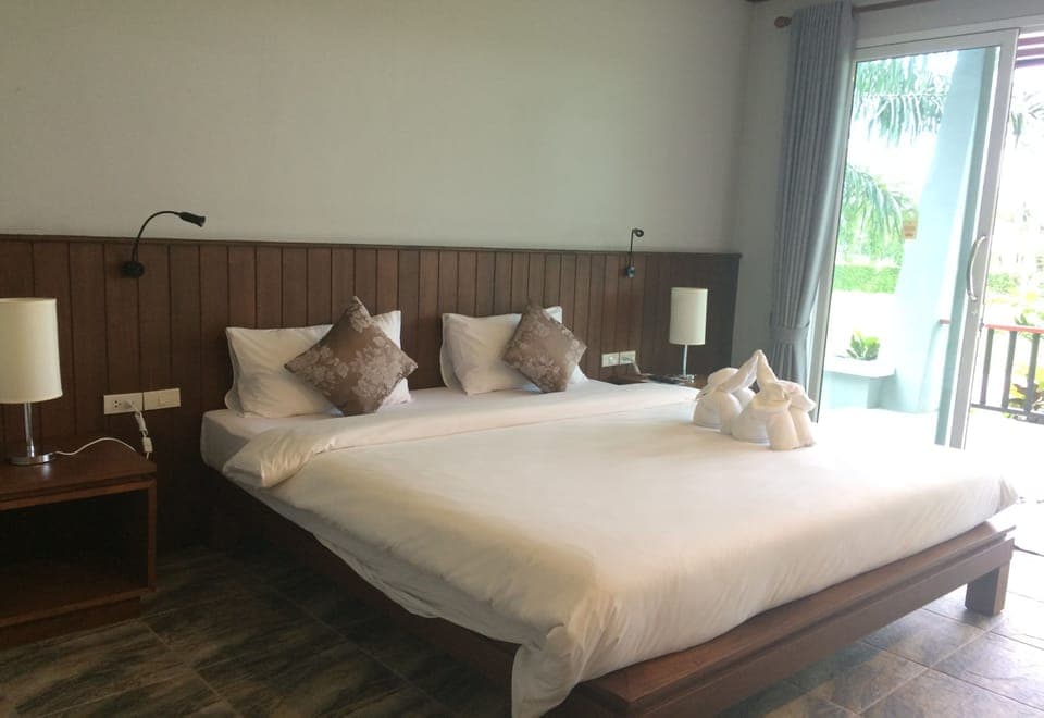 Bungalow | Premium bedding, minibar, in-room safe, desk