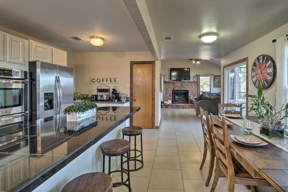 FULLY Stocked kitchen with Granite and Stainless Steel Appliances..DOUBLE OVENS!