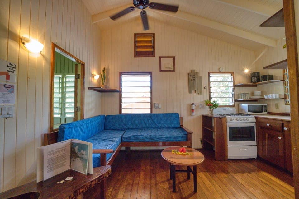 Turtle 2-bedroom apartment | Living area | Flat-screen TV