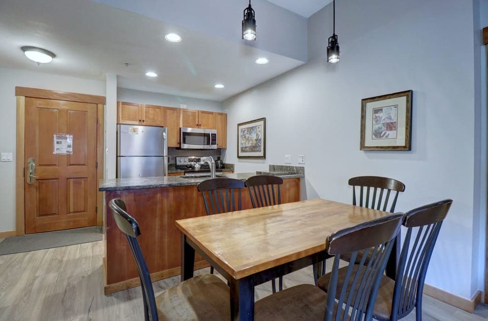 Condo, 2 Bedrooms | Dining