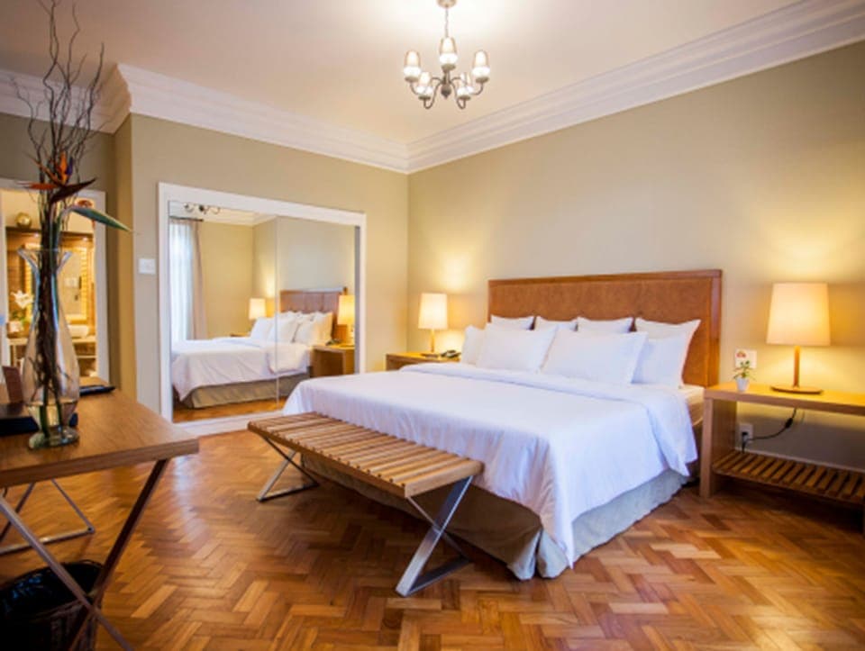 Presidential Suite | Minibar, in-room safe, laptop workspace, blackout drapes