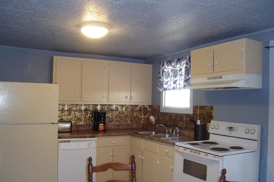 Kitchen, Table will seat 4-6.