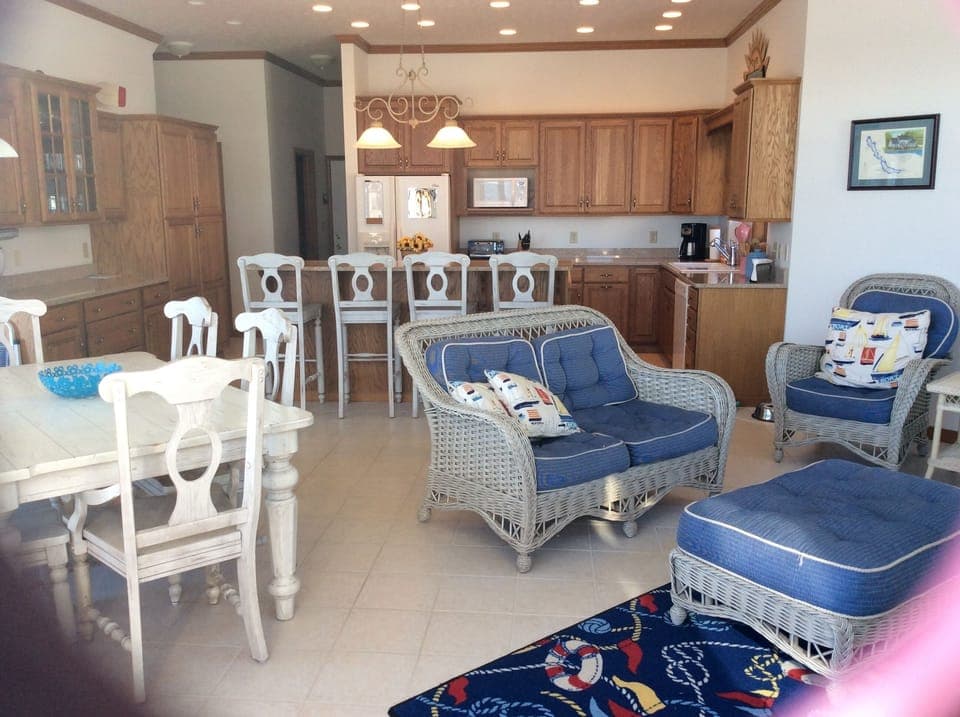 Kitchen and sitting area