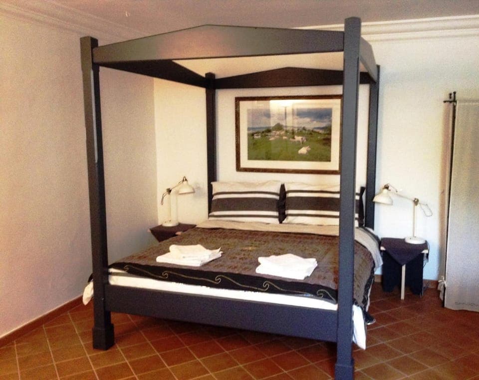 Double or Twin Room | Individually decorated, blackout drapes, iron/ironing board, free WiFi
