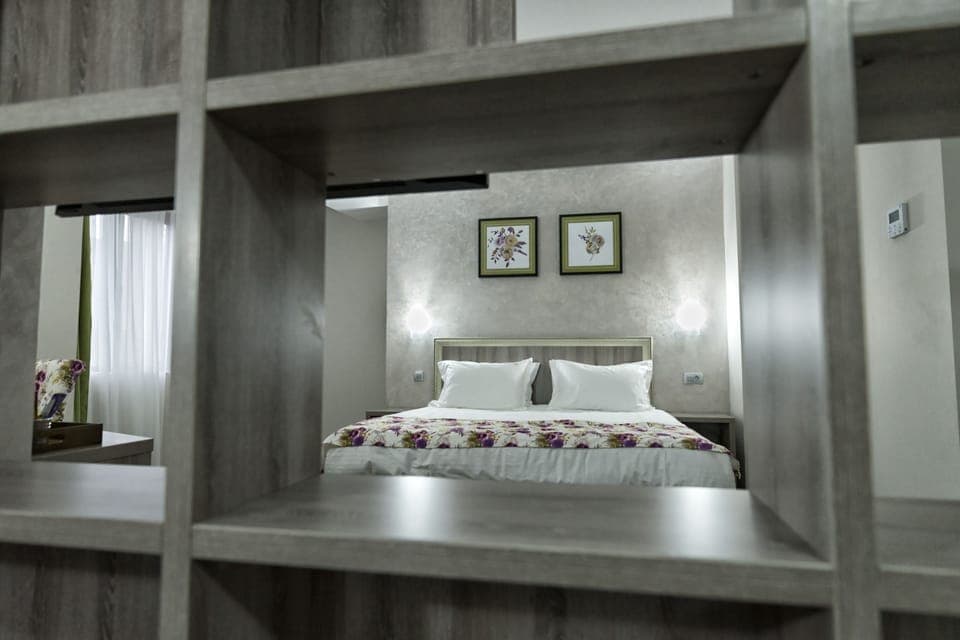 Suite (Prestige) | Minibar, in-room safe, desk, soundproofing