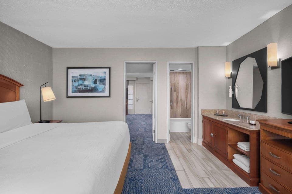 1 bedroom, premium bedding, in-room safe, desk