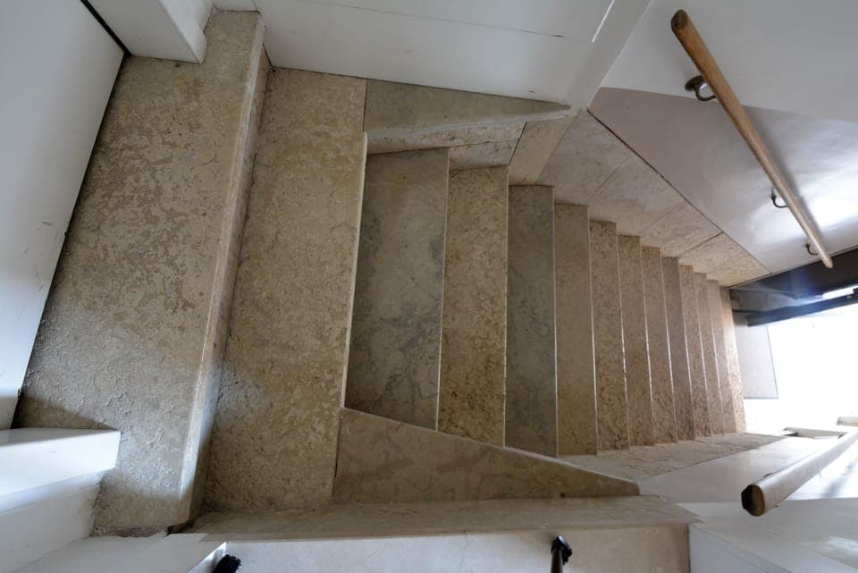 Classic Apartment, 2 Bedrooms | Staircase