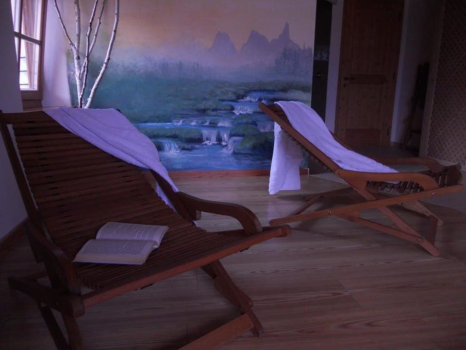 Down comforters, in-room safe, desk, blackout drapes