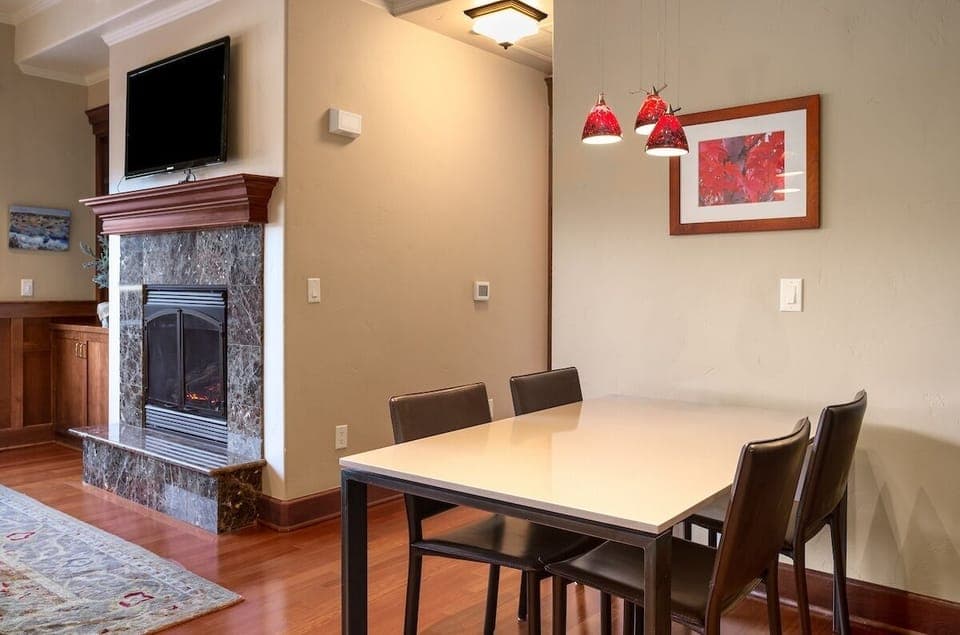 Condo, 1 Bedroom | Dining