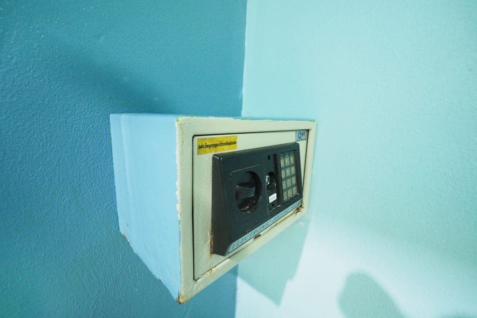 Standard Fan Room | Safe