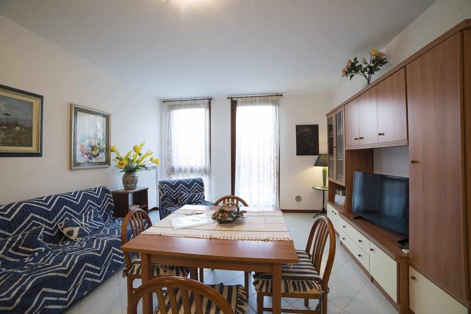 Living room,Dining area