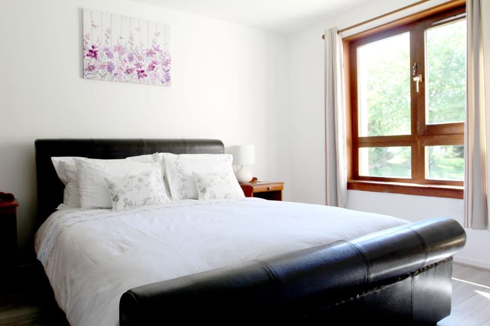 Cottage, 2 Bedrooms | 2 bedrooms, iron/ironing board, free WiFi