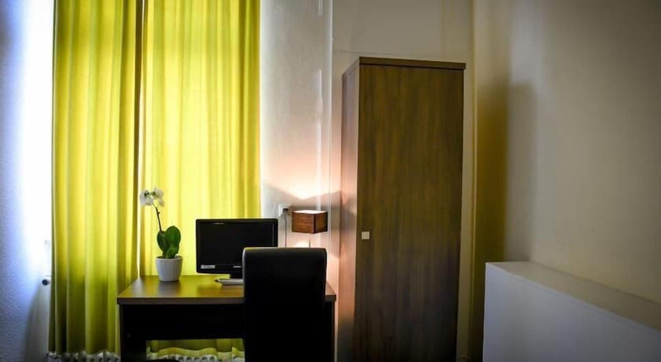 Classic Single Room | Room amenity