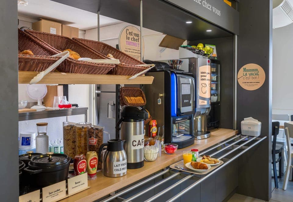 Daily buffet breakfast for a fee