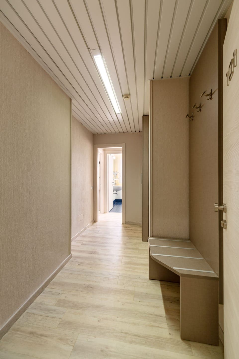 Single Room | Minibar, in-room safe, desk, cribs/infant beds