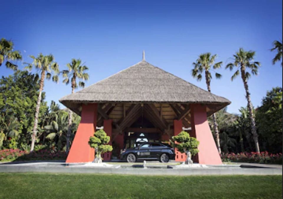 Car charging station