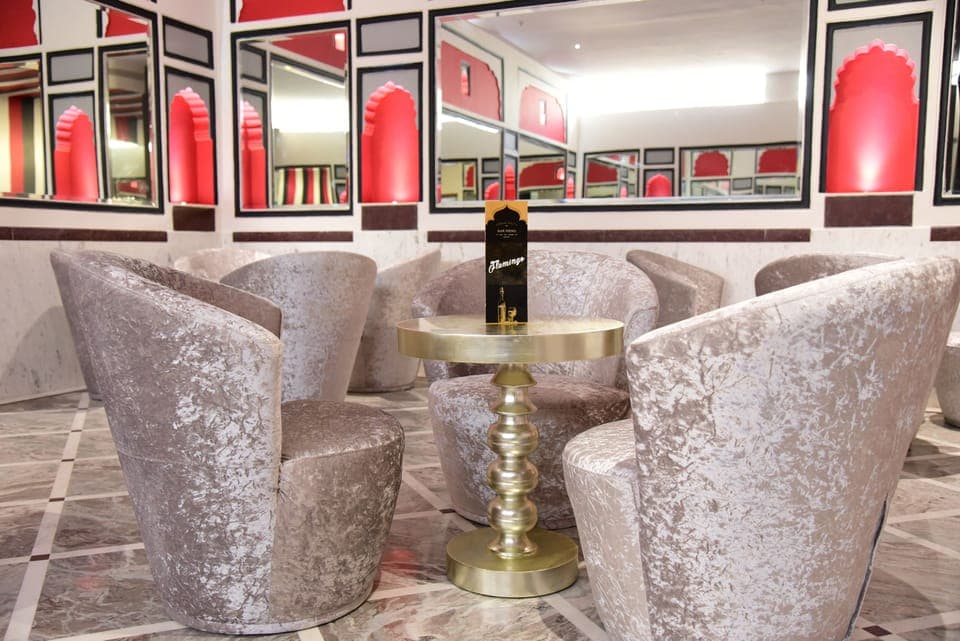 2 bars/lounges, poolside bar