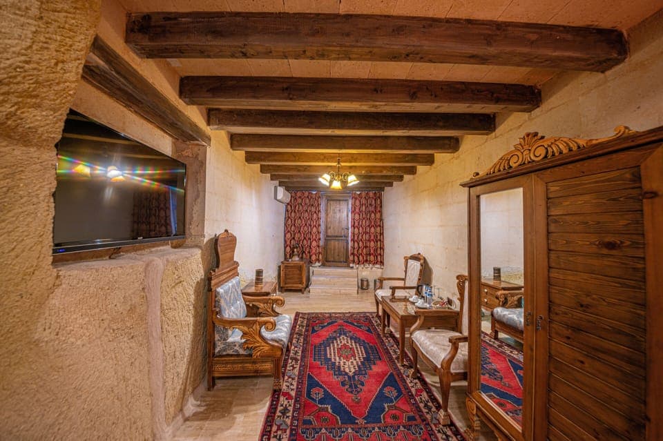 Luxury Room, 1 Queen Bed | Living area | 37-inch LCD TV with satellite channels, TV