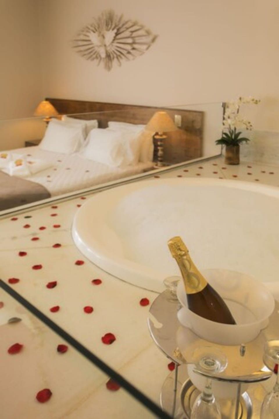 Suite (Master) | Private spa tub