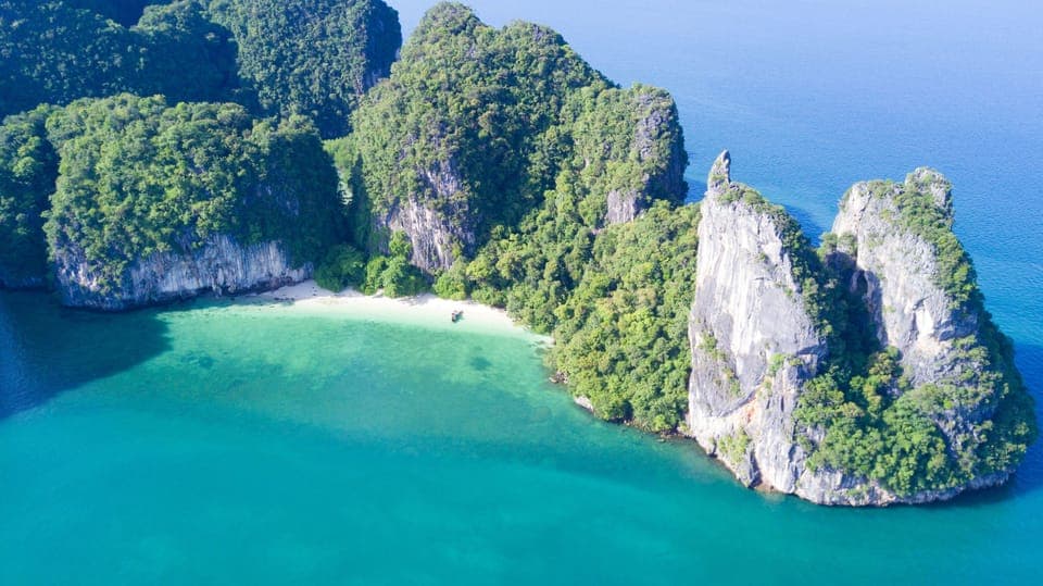 Beach nearby, beach massages, beach yoga