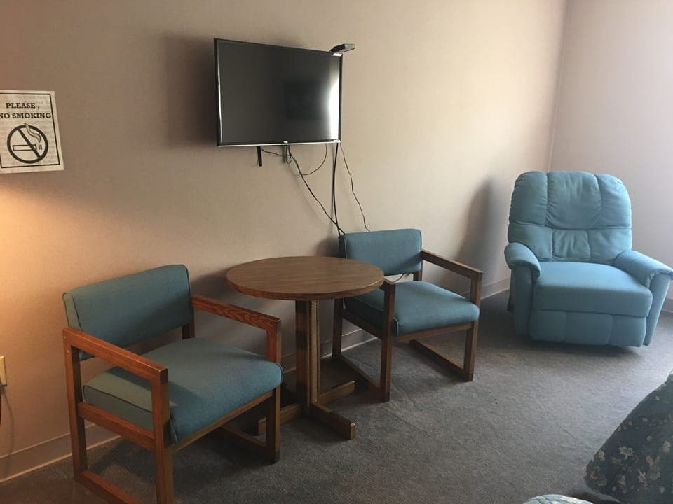 Standard Room, 2 Double Beds | Living area | Flat-screen TV