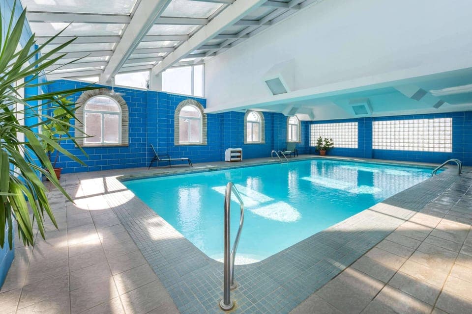 Indoor pool, seasonal outdoor pool, sun loungers