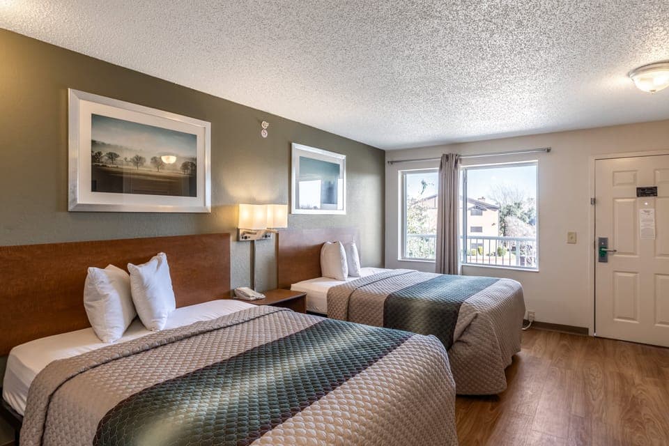 Individually furnished, desk, free WiFi, bed sheets