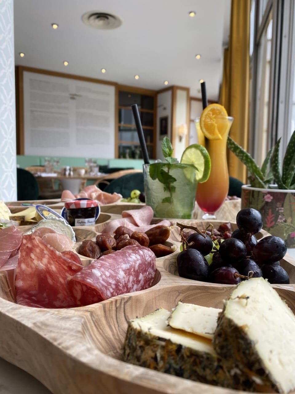 Breakfast, lunch, dinner served; French cuisine, alfresco dining 