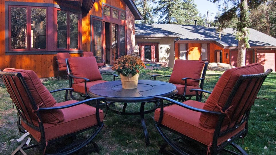 Mountain view lounge