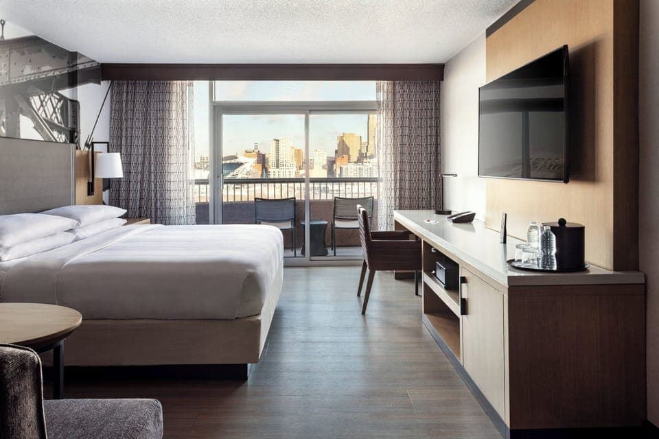 Room, 1 King Bed, River View (Balcony) | Premium bedding, in-room safe, desk, laptop workspace