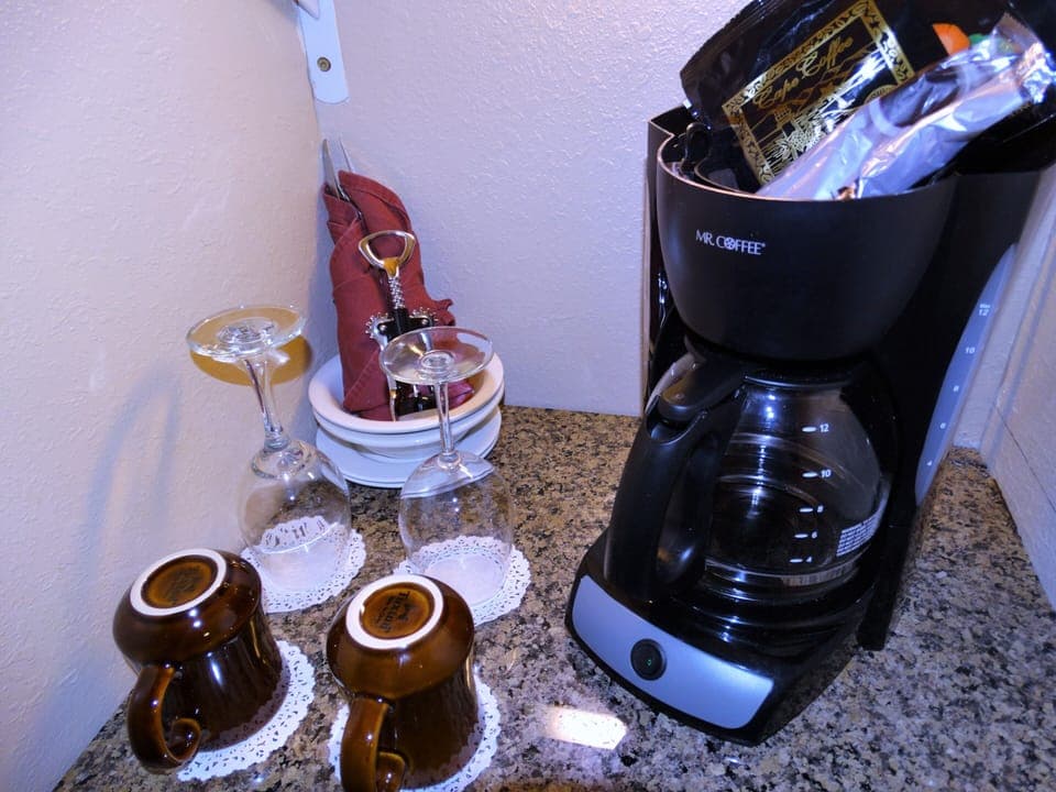 Standard Room, 1 Queen Bed, Garden View (Lokahi Lodge) | Premium bedding, individually decorated, individually furnished