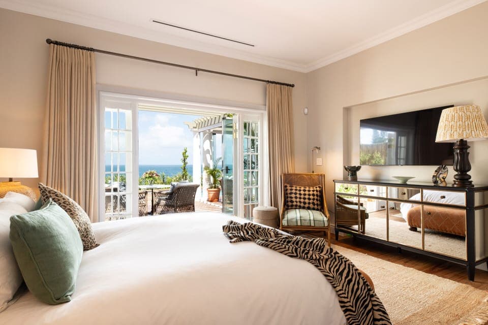 Deluxe Double Room, 1 King Bed, Non Smoking, Sea View | Beach/ocean view