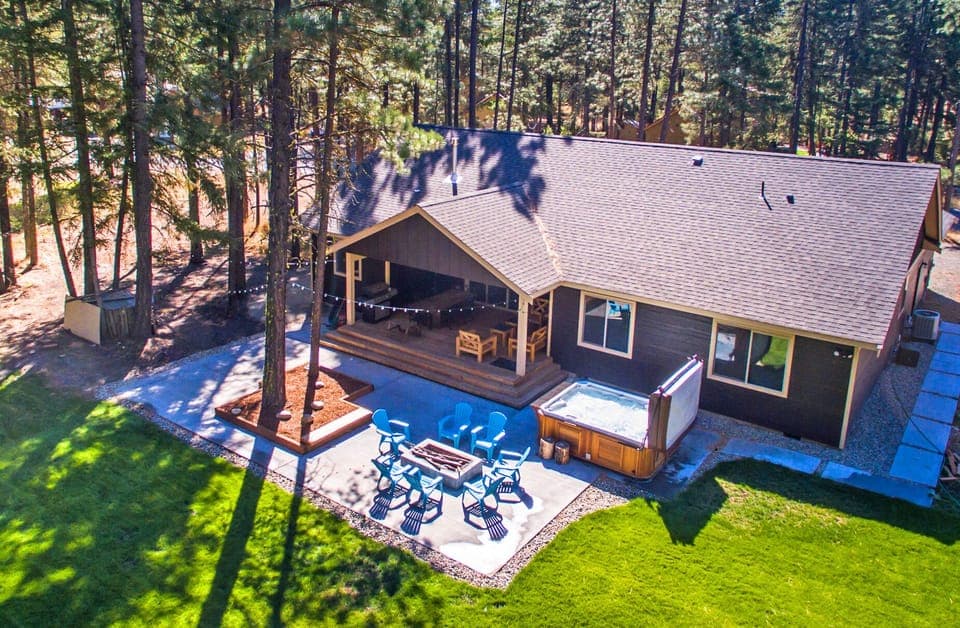 Tamarack Lodge - Tamarack Lodge!  Fantastic back yard with a 9 person hot tub!