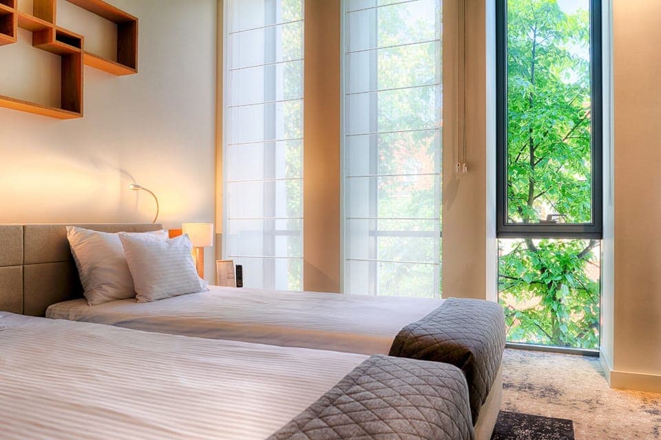 Twin Room | Premium bedding, in-room safe, desk, laptop workspace