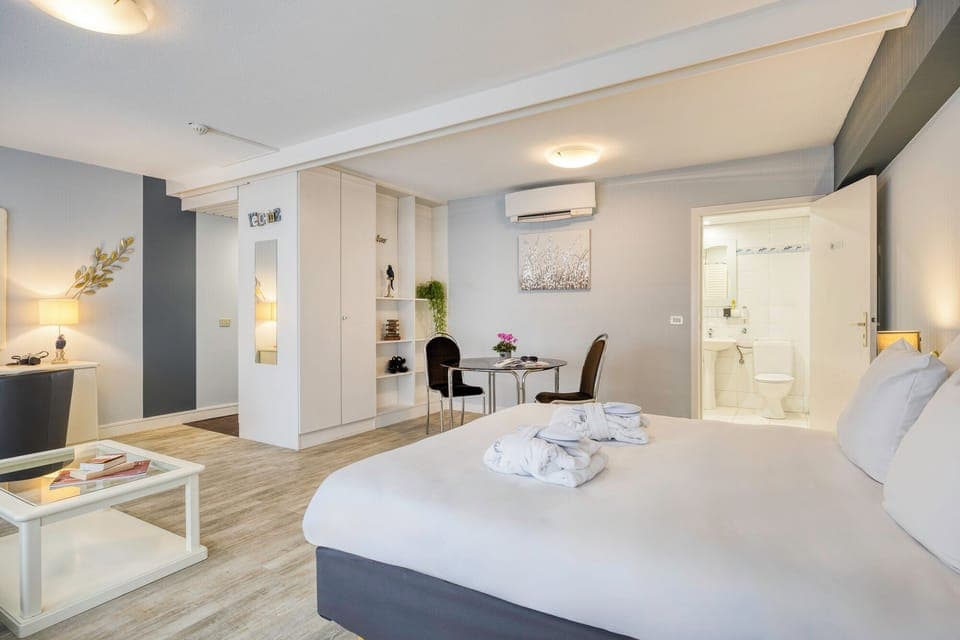 Business Room | Individually decorated, desk, laptop workspace, blackout drapes