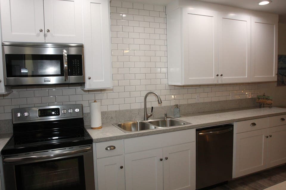 Newly renovated throughout.  Beautiful stainless steel appliances and granite!