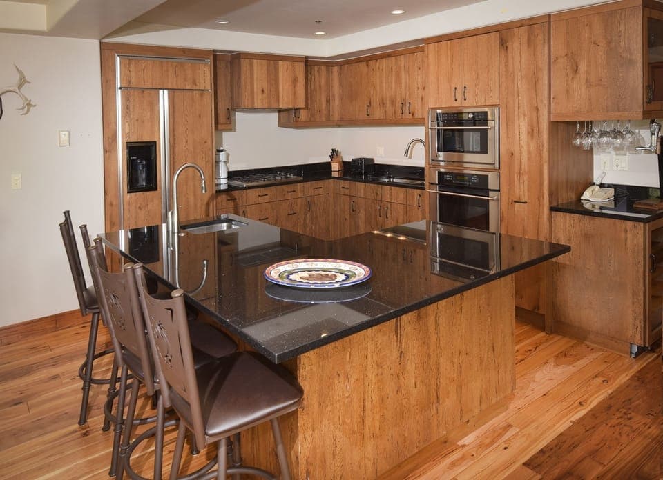 Condo, 3 Bedrooms | Private kitchen | Full-size fridge, microwave, oven, stovetop