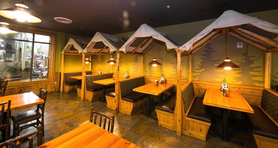 3 restaurants, lunch, dinner served; pizza