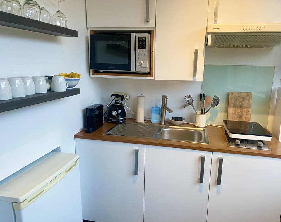 Deluxe Studio | Private kitchen | Espresso maker, electric kettle
