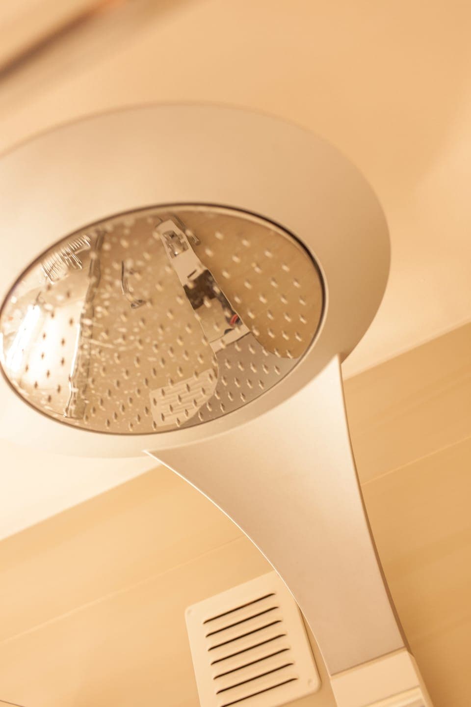 Deluxe Double Room with Balcony and Sea View | Bathroom shower