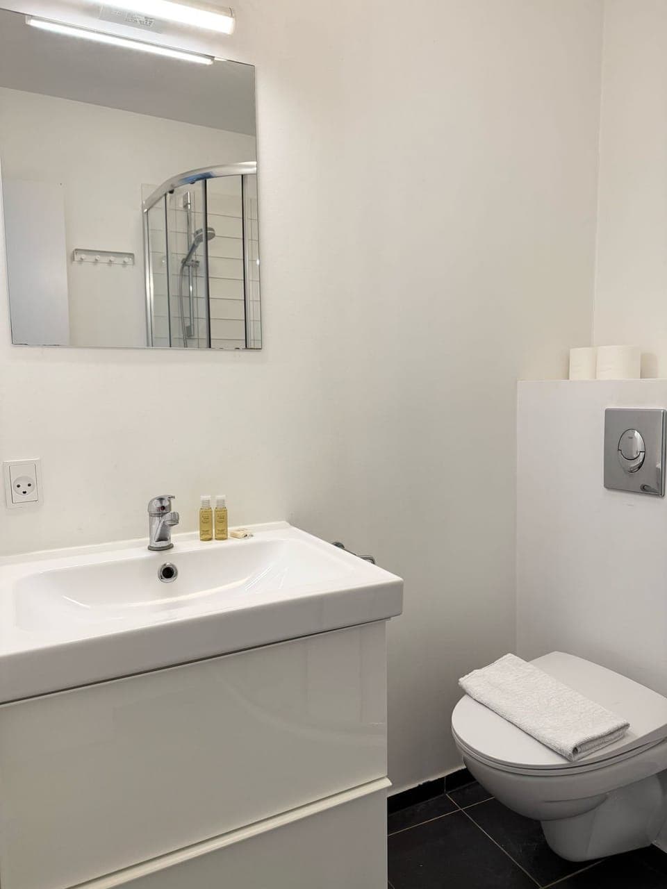 Family Studio | Desk, blackout drapes, free WiFi, bed sheets