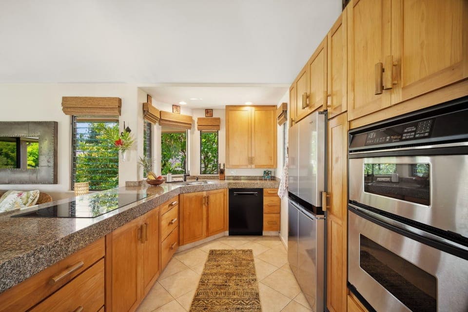 Full kitchen with new appliances and gourmet gadgets