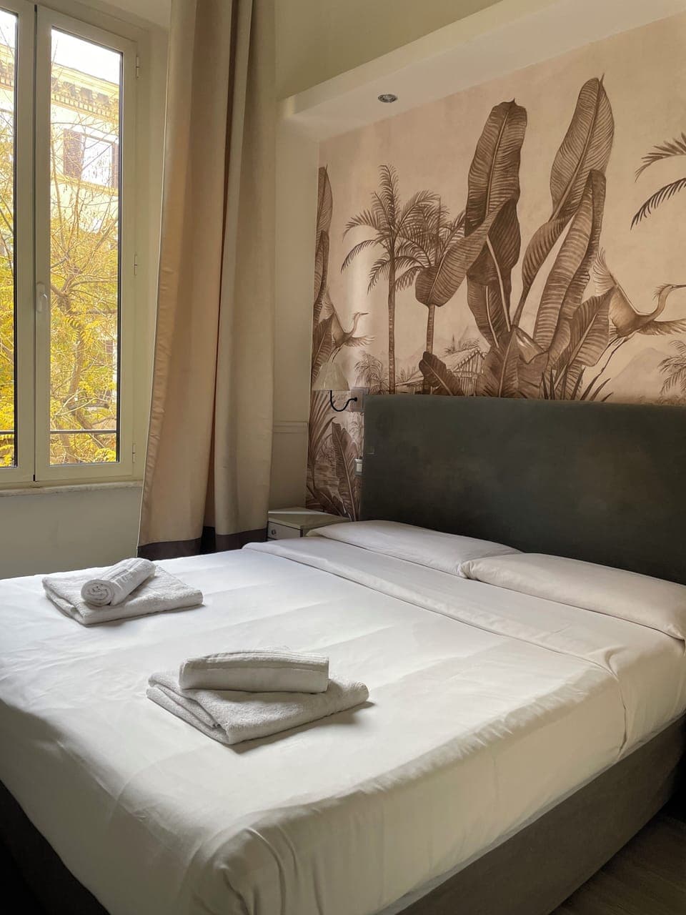 Deluxe Double Room, Ensuite | 1 bedroom, premium bedding, in-room safe, desk